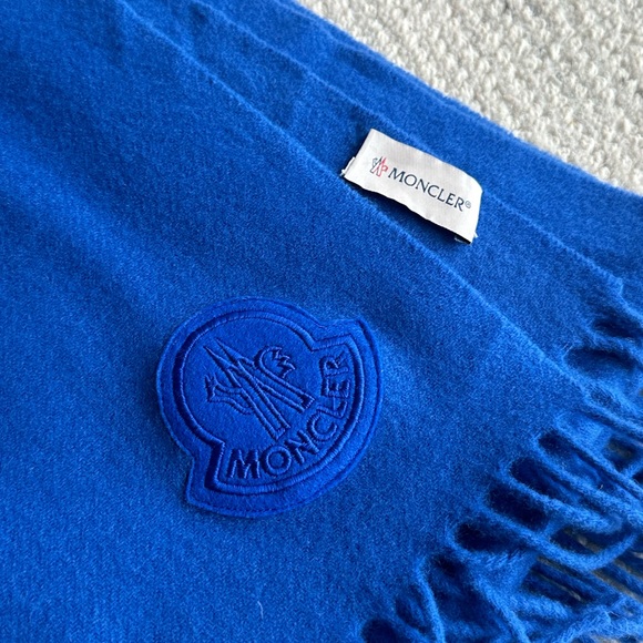 NEW MONCLER Wool & Cashmere Scarf - Picture 3 of 5